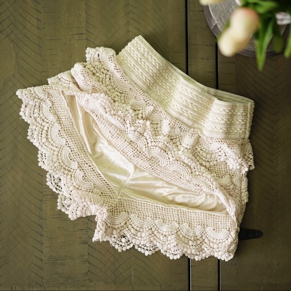 Lace crochet shorts - Picture 2 of 4